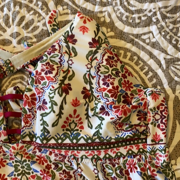 BECCA Swimsuit Top - Picture 3 of 4